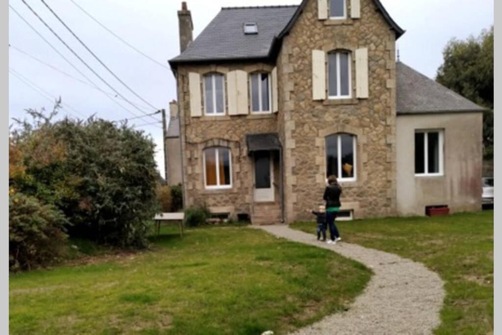 Kermaravel, le petit manoir en bord de mer. Saint-Pol-de-Léon Eksteriør billede