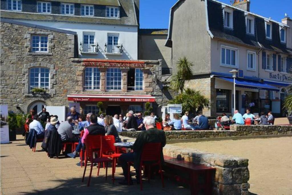 Kermaravel, le petit manoir en bord de mer. Saint-Pol-de-Léon Eksteriør billede